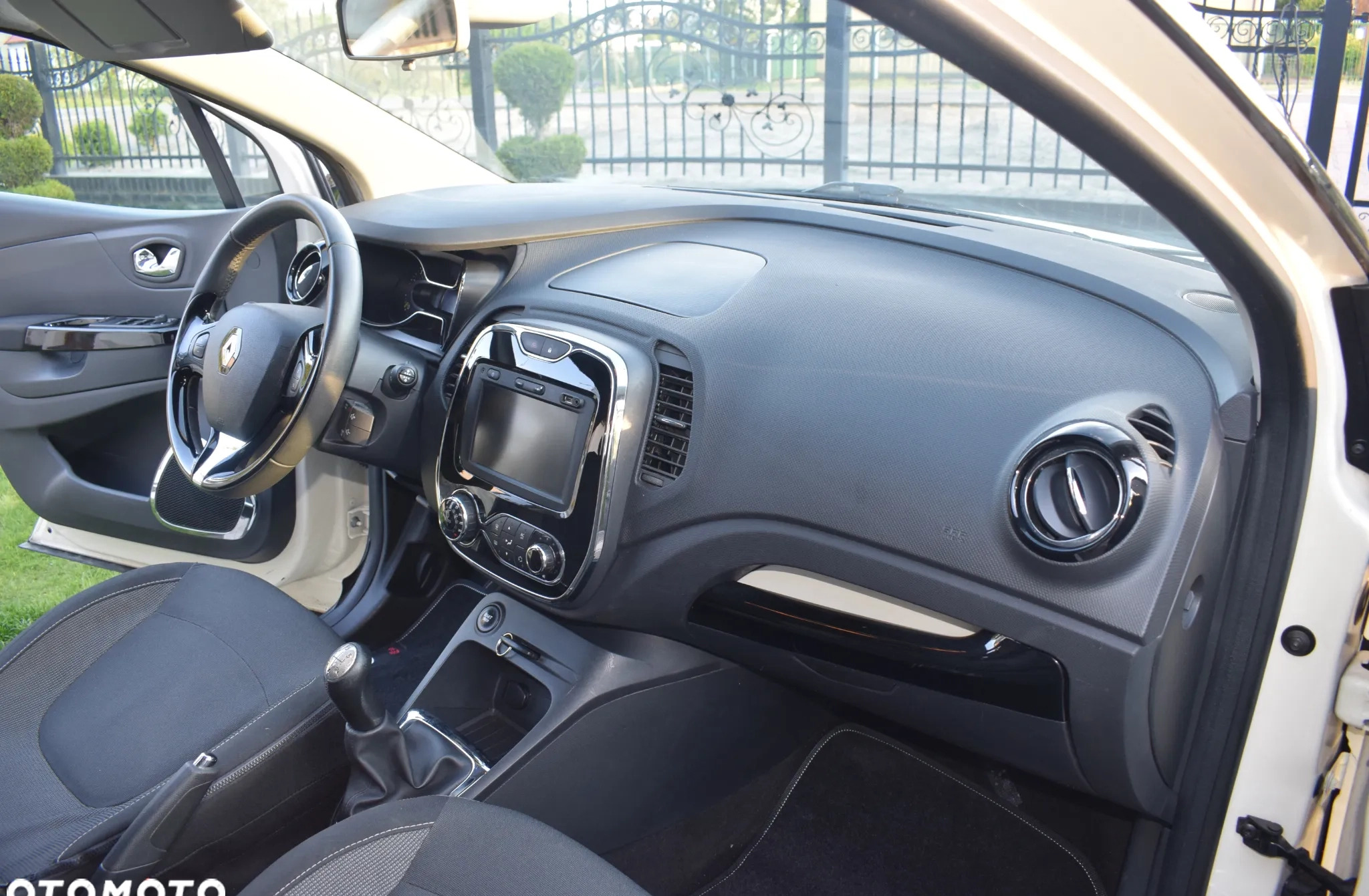 Renault Captur cena 32900 przebieg: 122000, rok produkcji 2014 z Frampol małe 121